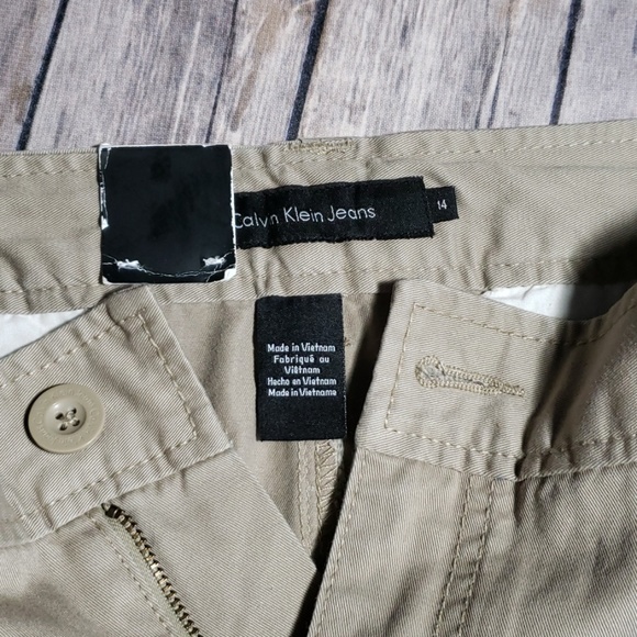 Calvin Klein Jeans Casual Khaki Shorts - Picture 3 of 8